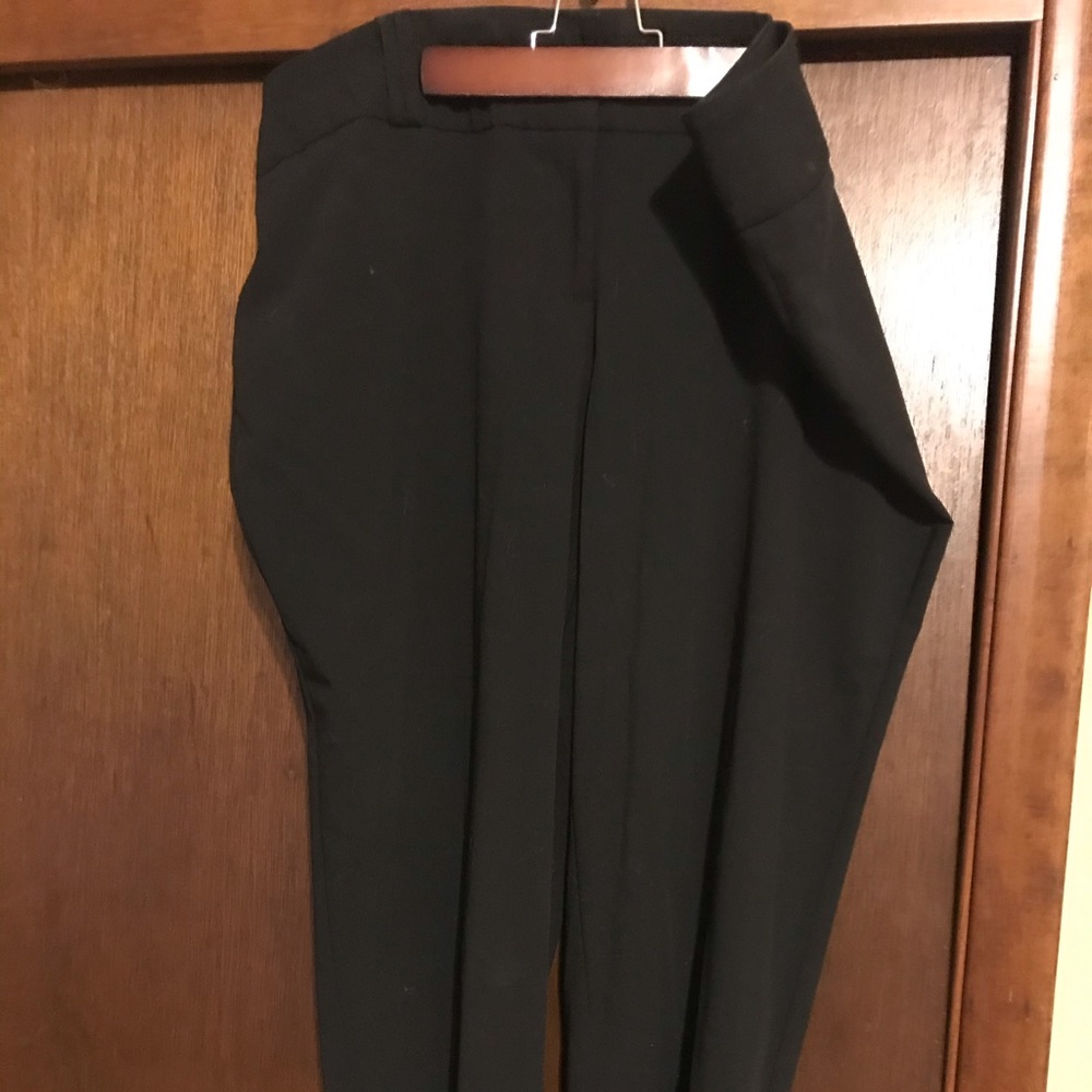 Avenue black Capri dress slacks